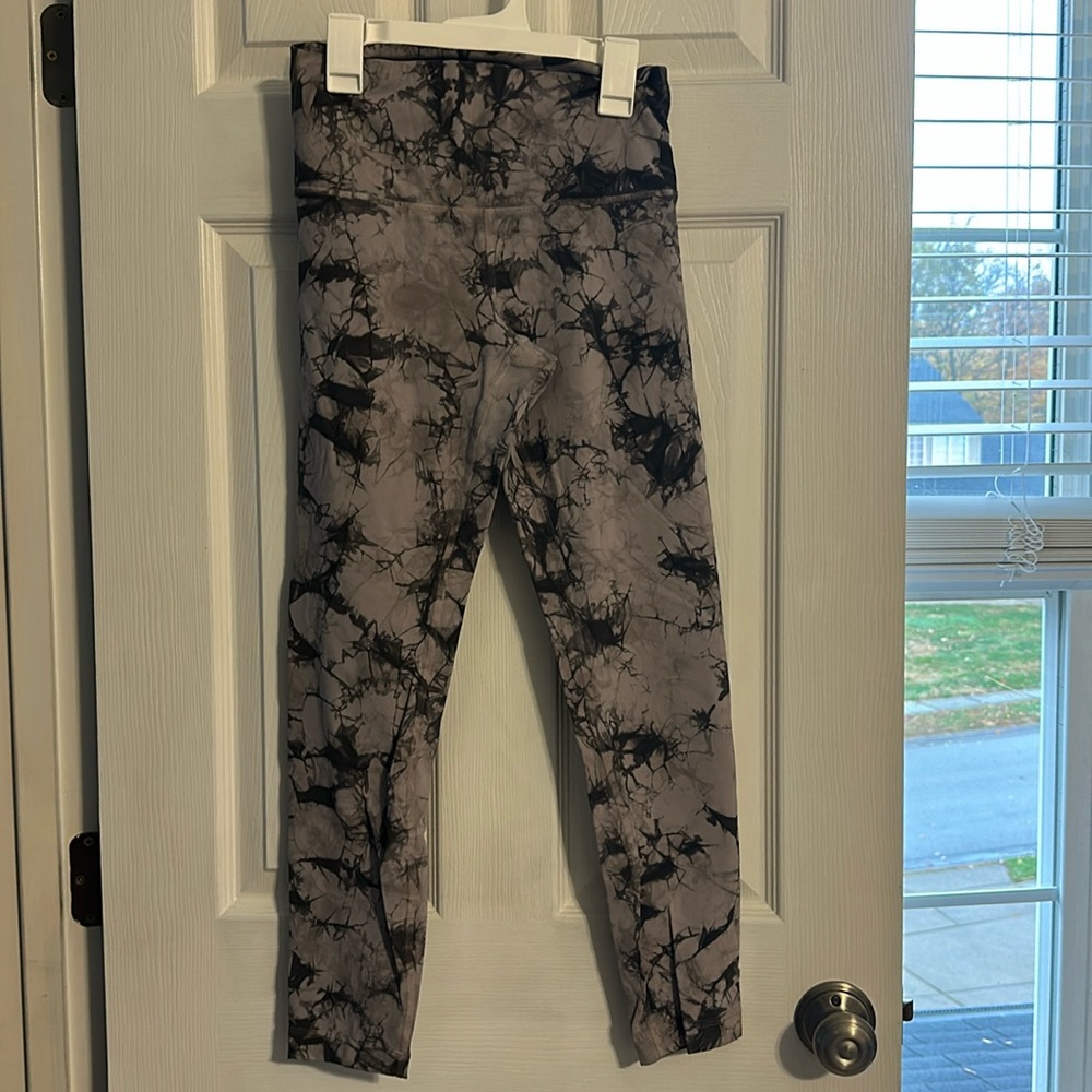 Lululemon grey black graphite dye leggings. Align. Size 6